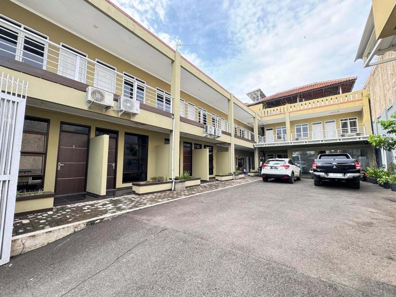 Fakhira Residence Hotel Cianjur Extérieur photo