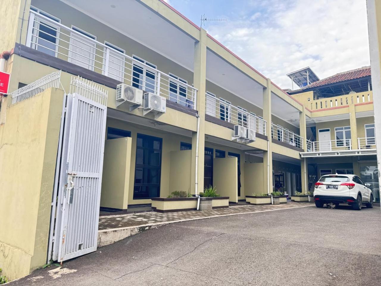 Fakhira Residence Hotel Cianjur Extérieur photo