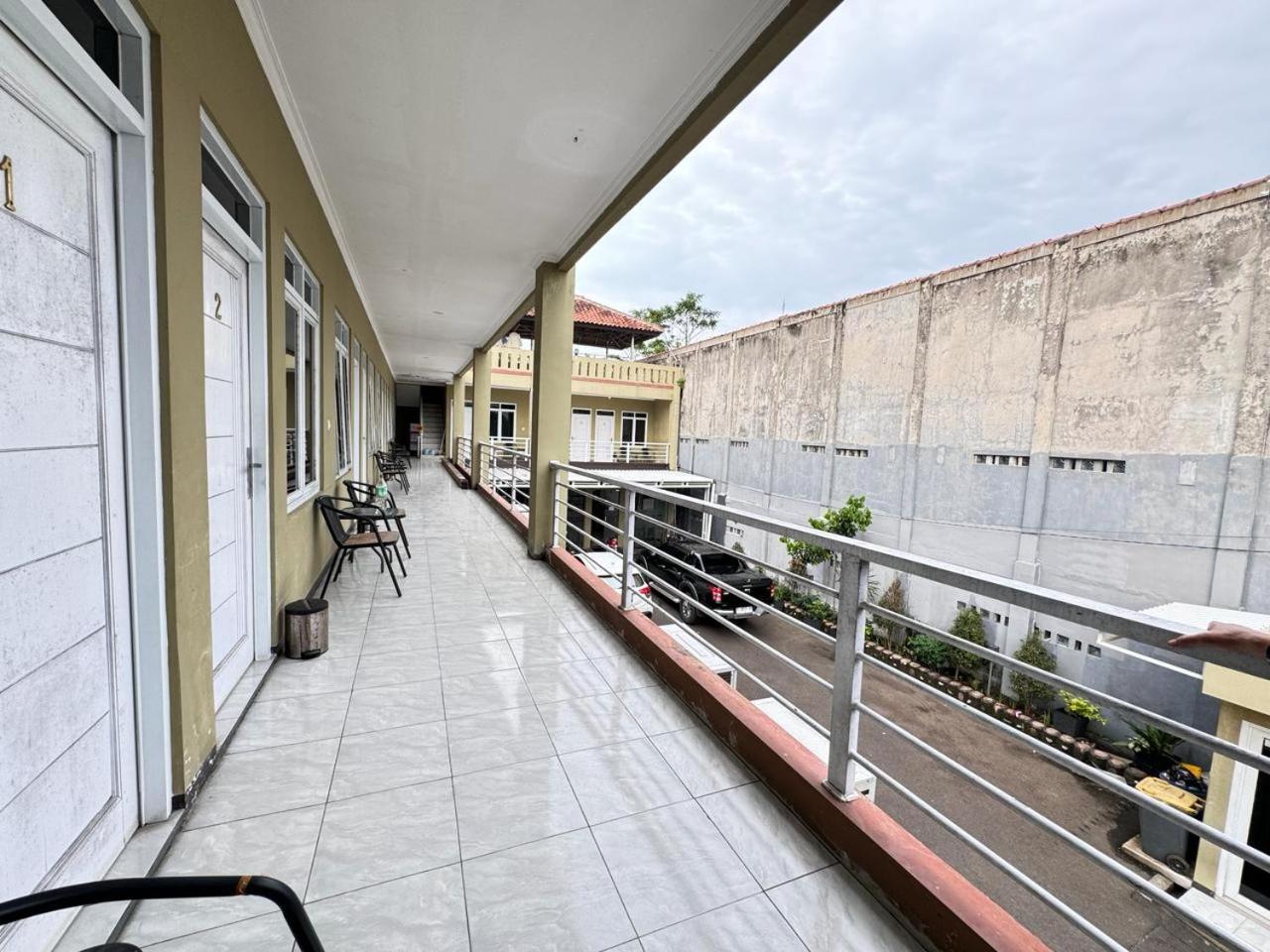 Fakhira Residence Hotel Cianjur Extérieur photo