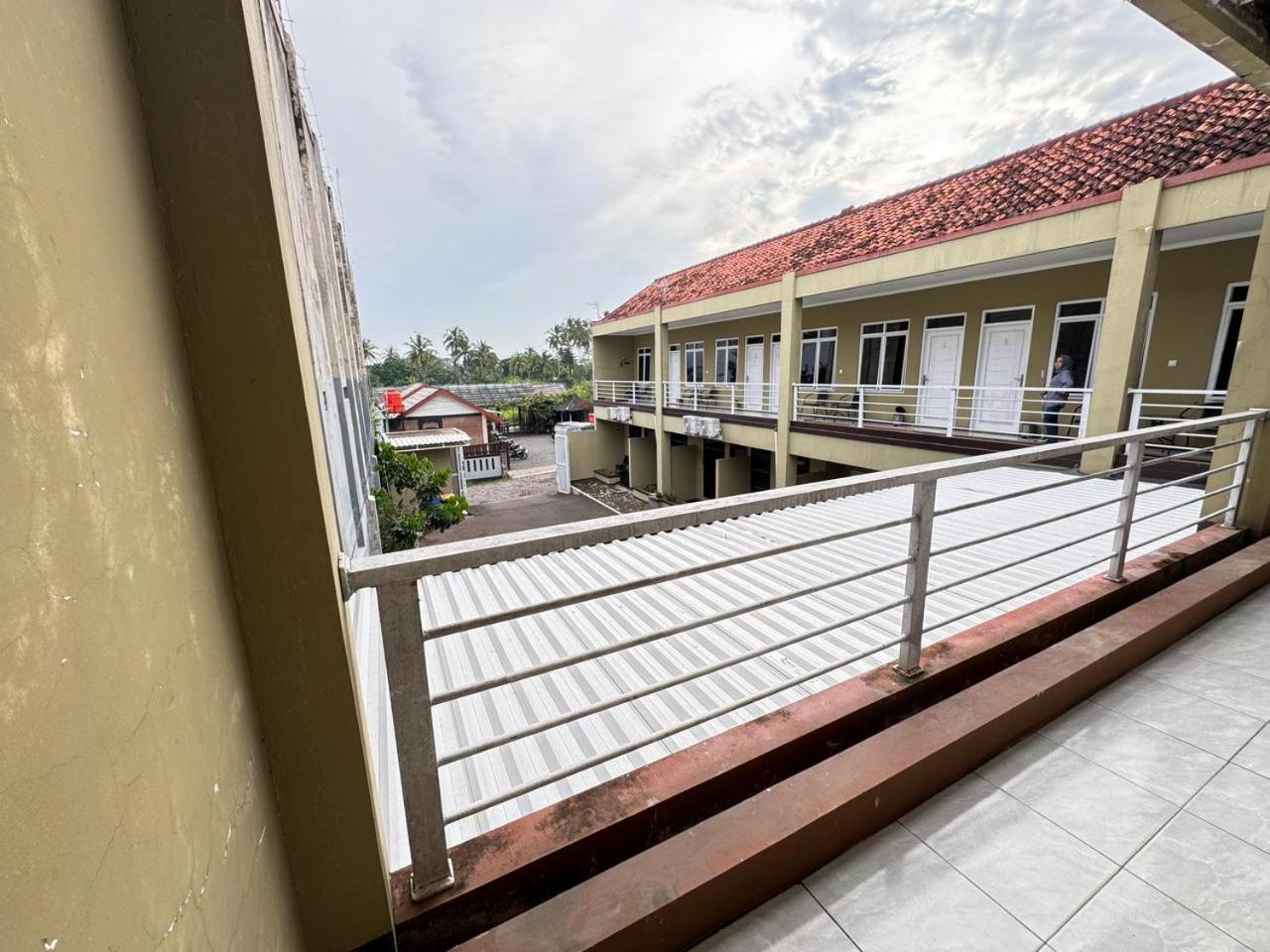 Fakhira Residence Hotel Cianjur Extérieur photo